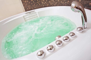 Whirlpool Badewanne (depositphotos.com)